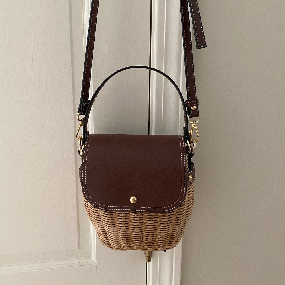 Tommy Bahama Small Rattan Bucket Crossbody Bag - Picture 4 of 12